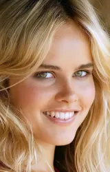 Изабель Лукас